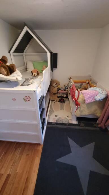Apartamento Omi'S Nest, Fuer Klein Und Gross Oberburen Exterior foto