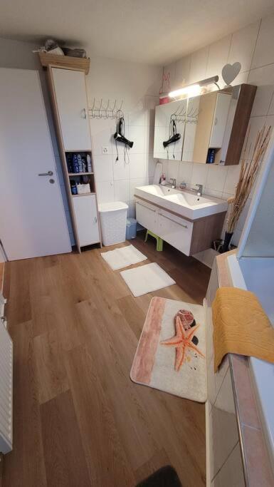 Apartamento Omi'S Nest, Fuer Klein Und Gross Oberburen Exterior foto